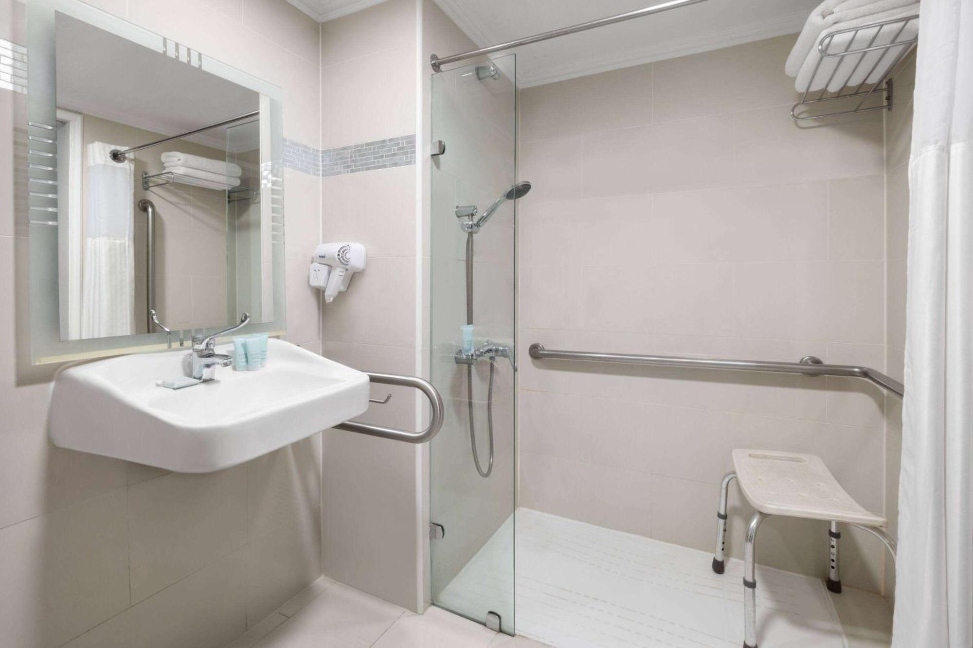 Wyndham Garden Kennedy 4* Santiago de Chile